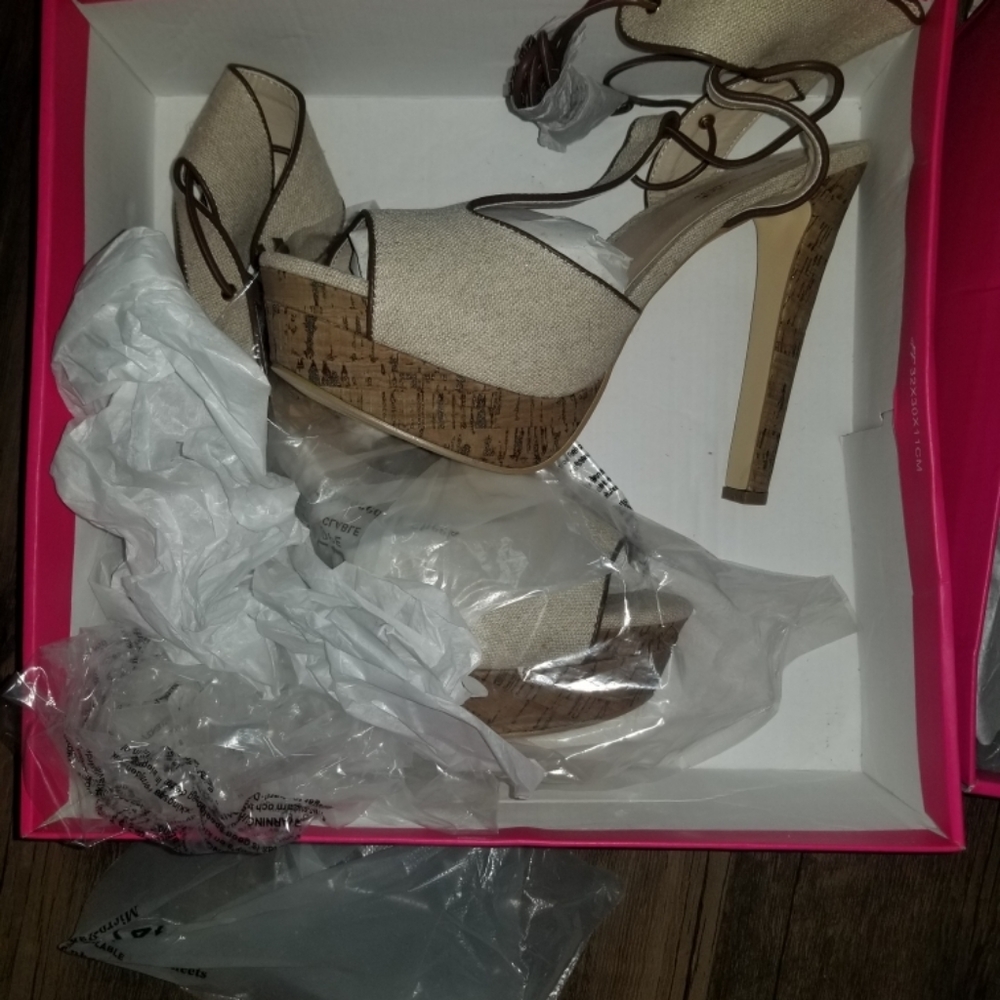 Shoes - Picture 2 of 7